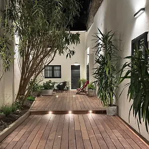 Bed & Breakfast La Maison D'arles **